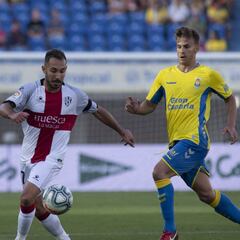 Gallar decide un partido marcado por el incendio insular