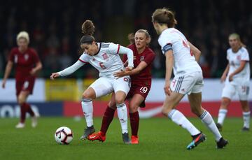 Victoria Losada y Georgia Stanway.