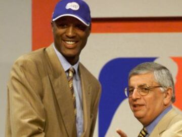 En el draft de la NBA de 1999, Odom fue elegido en cuarta posición por Los Angeles Clippers. Con sus 2,08 metros encandilo a los angelinos.
En su primera temporada, promedió 16,6 puntos, 7,8 rebotes y 4,2 asistencias, incluyendo 30 puntos en su debut como profesional en la NBA. Fue incluido en el mejor quinteto de rookies de la temporada 1999-00.