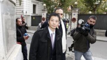 Gao Ping acude a firmar a la Audiencia Nacional tras su liberación de prisión.