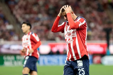 Se hunden las Chivas de Milito: otra derrota ahora ante Cruz Azul
