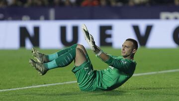 07/12/19 PARTIDO PRIMERA DIVISION
 LEVANTE - VALENCIA
 CAMBIO PORTERO CILLESSEN LESION