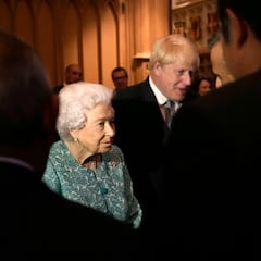 Boris Johnson cambia la versión oficial y revela la “verdadera” causa por la que murió la reina Isabel II