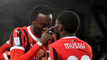 Yunus Musah y Tammy Abraham en el Milan