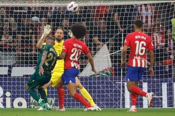 0-2. Balón largo de Jeremías Ledesma, peina César Azpilicueta, llega en carrera Roger Martí y supera a Jan Oblak con una vaselina.