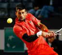 Djokovic supera a Etcheverry al borde del vómito