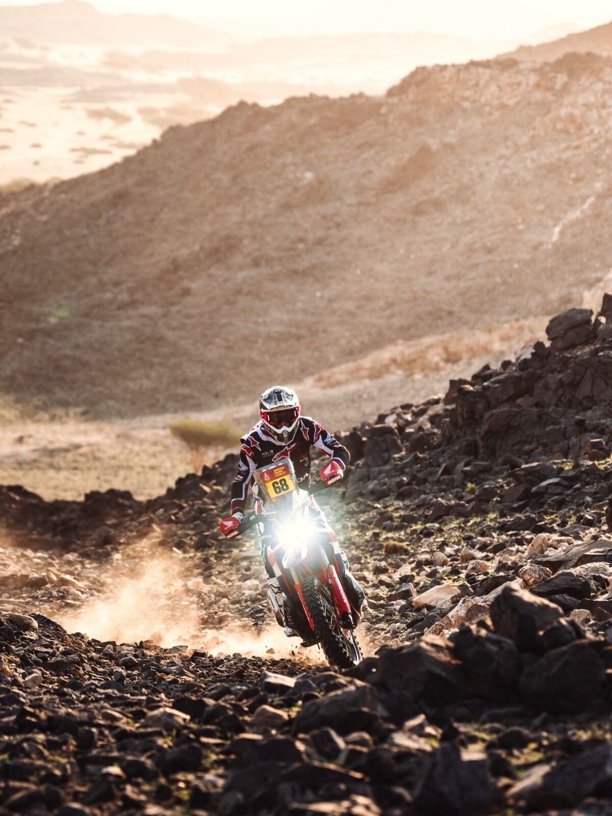 Schareina sale por orejas, pero gana y acaba con las KTM