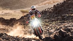 Schareina sale por orejas, pero gana y acaba con las KTM