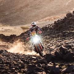 Schareina sale por orejas, pero gana y acaba con las KTM