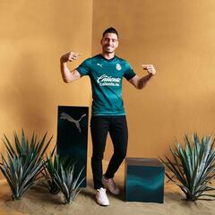 Chivas presenta su tercera indumentaria