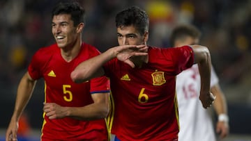 Mikel Merino celebra su gol en el amistoso de la Sub-21 España en Murcia
