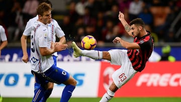 Joachim Andersen defiende una acción ante el Milán.