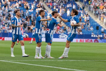 Carlos Romero celebra su gol ante el Rayo Vallecano.
