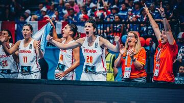 Las jugadoras de la Selecci&oacute;n celebra una canasta durante la final ante Francia.