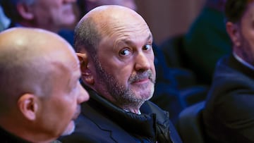 MADRID, 24/02/2025.- El presidente de la Real Federación de Fútbol, Rafael Louzán asiste a un desayuno informativo protagonizado por el presidente de LaLiga, Javier Tebas (no en la imagen) este lunes en Madrid. EFE/ Zipi