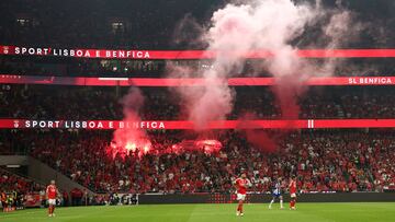 Soccer Football - Primeira Liga - Benfica v FC Porto - Estadio da Luz, Lisbon, Portugal - September 29, 2023 Benfica fans with flares REUTERS/Pedro Nunes