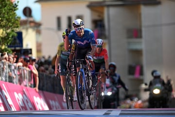 Albert Torres, en una llegada del Giro de Italia.