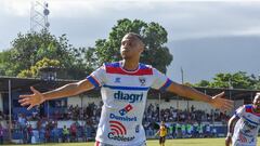 El delantero brasileño que domina en El Salvador a base de goles