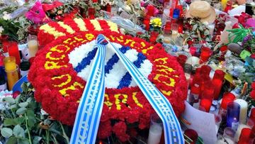 Ofrenda floral del Espanyol en La Rambla y ovaci¨®n de la gente