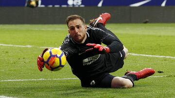 Oblak atrapa un bal&oacute;n.