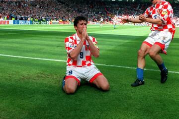 Davor Suker acudió a la cita de Inglaterra-1996 como jugador del Real Madrid. Fue fichado en la primavera de ese año por Lorenzo Sanz. Comenzaba así una nueva etapa en el conjunto blanco, en el que Sanz quería reverdecer laureles, y apostó por jugadores de gran relieve nacional e internacional. Suker, que militaba en el Sevilla, fue elegido como uno de los delanteros. El croata causó sensación al marcar tres goles en cinco partidos, uno de ellos de espectacular vaselina a Schmeichel, que defendía título con Dinamarca.