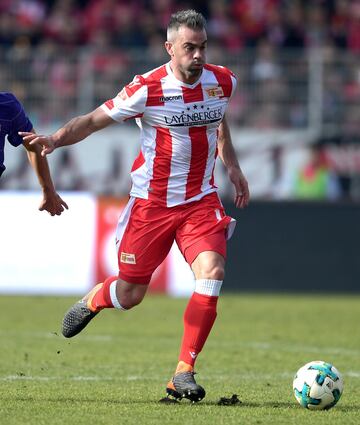 Canterano blanquiazul y fijo en la Selección Sub-21, sus mejores temporadas en el primer equipo fueron esa (pese al mal recuerdo en la tanda de penaltis de Glasgow) y la siguiente. Además de centenario en LaLiga, se convirtió en un clásico en Alemania, donde su última aventura data de la pasada temporada: el histórico ascenso a la Bundesliga con el Union Berlin. 
 
