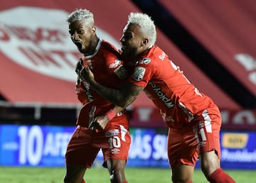 América logró su título 15 de Liga en la historia del FPC. El equipo de Juan Cruz Real perdió 0-2 ante los cardenales en Bogotá, pero ganó el trofeo tras quedarse 3-2 con el marcador global. 