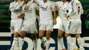 Beckham, Figo, Zidane, Ra&uacute;l y Ronaldo, celebrando un gol del Real Madrid.