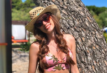 A sus 27 años, Marija está casada con el jugador de la Atalanta y ex del Elche Mario Pasalic. Celebraron su boda en 2019 en la hermosa isla Ciovo, y entre las grandes aficiones que tiene la joven está el esquí y la escalada en montañas, tal y como presume en Instagram.