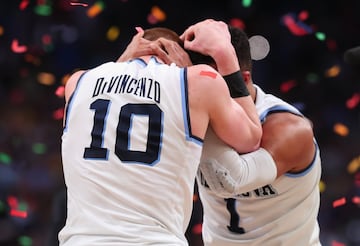 Donte DiVincenzo y Jalen Brunson, de Villanova, celebrando el título conseguido.