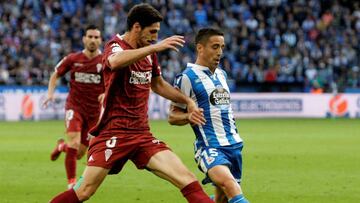 GRAF5657. A CORU&Ntilde;A, 08/06/2019.- El defensa del C&oacute;rdoba, Miguel Loureiro (i), disputa el bal&oacute;n ante el centrocampista del Deportivo de la Coru&ntilde;a, Pedro S&aacute;nchez, durante el encuentro correspondiente a la &uacute;ltima jor