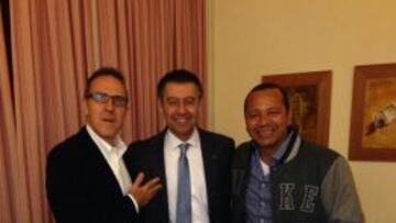 Bartomeu, con el padre de Neymar y Wagner Ribeiro.