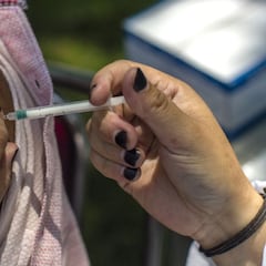 Hallan la causa de los trombos raros relacionados con AstraZeneca y Janssen