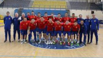 La Selecci&oacute;n espa&ntilde;ola posa durante un entrenamiento en Melilla.