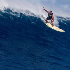 Un surfista de 72 años muere entre olas grandes en Puerto Rico