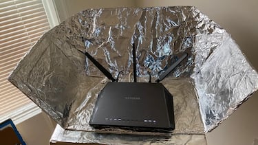 Un profesor de informática está por lanzar su rúter por la ventana hasta que un objeto de la cocina salva el día