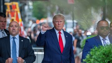 Donald Trump presenta demanda tras allanamiento del FBI en Mar-a-Lago.