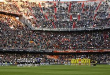 Minuto de silencio en Mestalla en el Valencia - Villarreal.