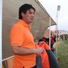 Rubén Vallejos alista su debut en la banca de Cobresal