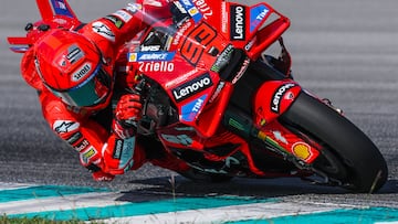 SEPANG (Malaysia), 07/02/2025.- Spanish MotoGP rider Marc Marquez of Ducati Lenovo Team in action during Sepang MotoGP Official Test day in Petronas Sepang International Circuit, in Sepang, Malaysia, 07 February 2025. (Motociclismo, Malasia) EFE/EPA/FAZRY ISMAIL