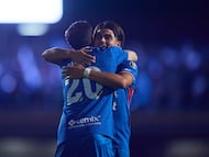 Jose Antonio Paradela celebrates his goal 3-2 with Luka Romero of Cruz Azul during the 9th round match between Cruz Azul and FC Juarez as part of the Liga BBVA MX, Torneo Apertura 2025 at Olimpico Universitario Stadium, on September 19, 2025 in Mexico City, Mexico.