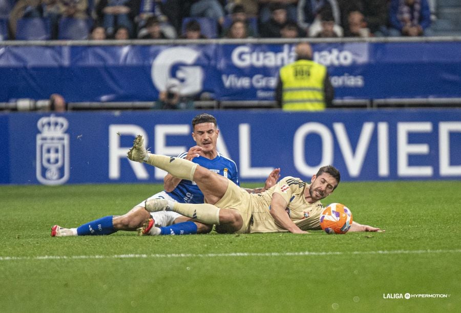 Heber Pena, en una jugada ante el Oviedo.