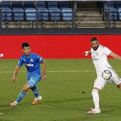 Benzema supera a Puskas y es el quinto goleador histórico blanco