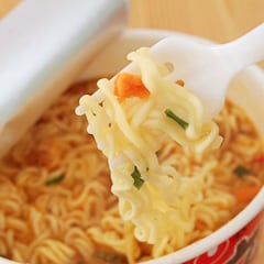 Afirman que el agua de los noodles es peligrosa y una prestigiosa nutricionista asiática interviene de urgencia: “Entonces los fideos son aún más peligrosos”
