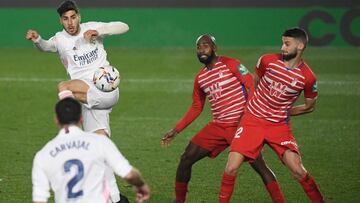 La Liga se mantiene con muchas emociones y con cuatro equipos que buscan coronarse. Real Madrid visita al Granada en busca de seguir con vida.