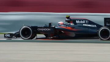 Jenson Button con el McLaren Honda en Montmeló.