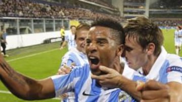 <b>EL CAÑÓN DE BRUSELAS.</b> Eliseu felicitado por Monreal y Joaquín tras sellar una de sus dos obras maestras en el Van den Stock de Bruselas. Otra más del portugués.