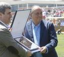 Cardenal entrega al Villarreal la placa al Mérito Deportivo