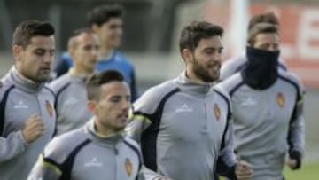 Jos&eacute; Fern&aacute;ndez hace carrera continua junto a sus compa&ntilde;eros en el entrenamiento de esta ma&ntilde;ana.