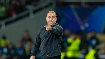 BARCELONA, 30/04/2025.- El técnico alemán del FC Barcelona, Hansi Flick, durante el encuentro correspondiente a la ida de las semifinales de la Liga de Campeones que disputan hoy miércoles FC Barcelona e Inter en el estadio Olímpico Lluis Company, en Barcelona. EFE / Alejandro García.